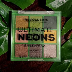 Revolution Ultimate Neons Green Haze Eyeshadow Palette - Green & Gold